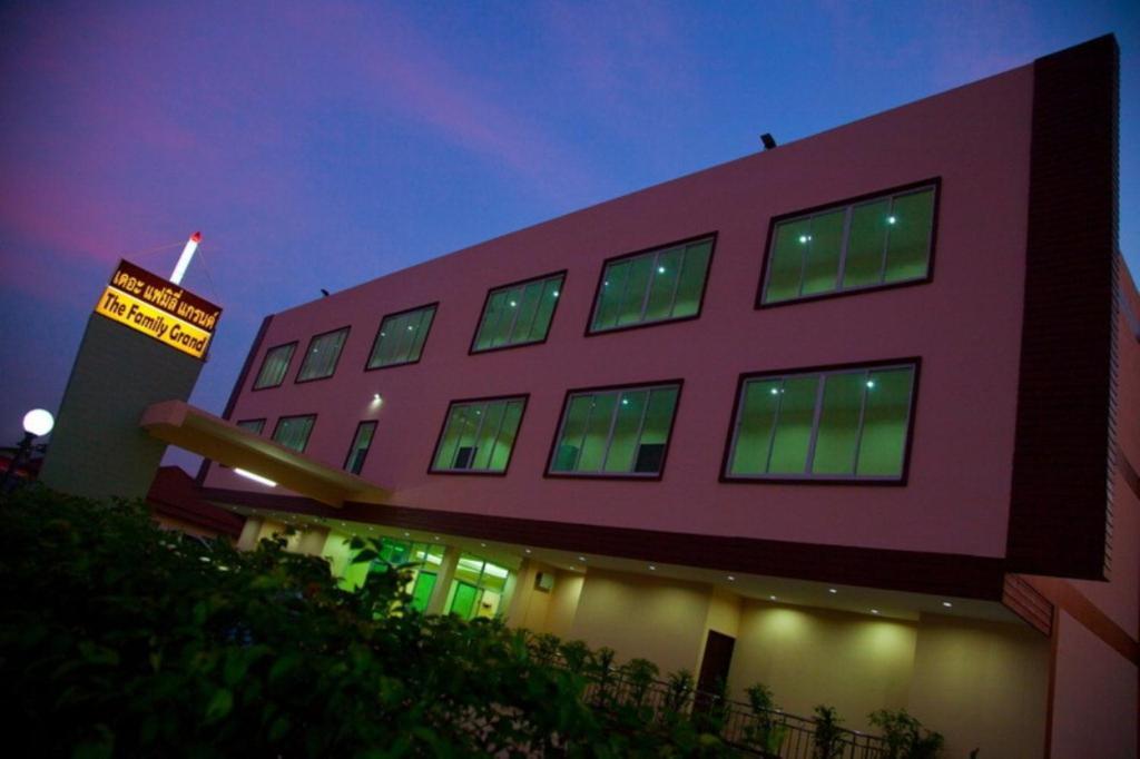 The Family Grand Hotell Udon Thani Exteriör bild